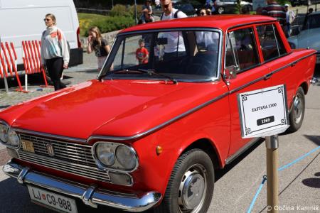 Mednarodna revija starodobnikov v Kamnik privabila ljubitelje klasičnih vozil (34)